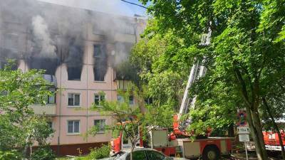 Сгорели несколько квартир: взрыв и пожар произошли в пятиэтажке в Москве - newdaynews.ru - Москва