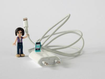 Без зарядного устройства и наушников будет продаваться новый iPhone - live24.ru - США