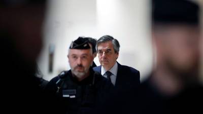 Франсуа Фийон - Суд приговорил экс-премьера Франции Фийона к пяти годам тюрьмы - russian.rt.com - Франция - Париж