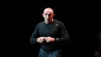 Алексей Олейник - Льюис Деррик - 43-летний российский боец Олейник подписал новый контракт с UFC - iz.ru - Израиль