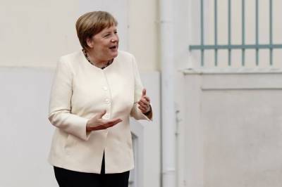Ангела Меркель - Меркель объяснила, почему ее никто не видел в маске - aif.ru - Германия - Франция