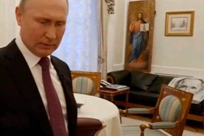 Владимир Путин - Дмитрий Песков - Дмитрий Смирнов - В Кремле объяснили постер с Путиным на диване в его кабинете - newzfeed.ru - Россия - Япония