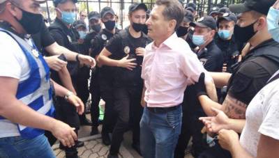 Михаил Волынец - Протестующие шахтеры сцепились с полицейскими у офиса президента Украины - vesti.ru - Украина