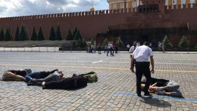 Владимир Путин - Pussy Riot на Красной площади выложили телами число 2036 - nakanune.ru - Россия