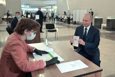 Владимир Путин - Дмитрий Песков - Михаил Мишустин - Песков ответил на вопрос об участии Путина в розыгрыше призов после голосования - lenta.ru - Москва - Россия