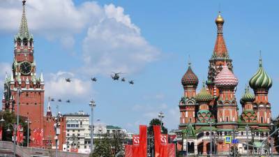 Мин Аунг Хлайн - Опрос: 61% россиян смотрели парад Победы в Москве - russian.rt.com - Москва - Бирма
