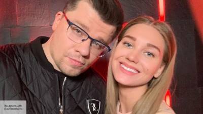 Кристина Асмус - Гарик Харламов - Олеся Сазыкина - Звездный психолог объяснил, как Асмус могла спасти брак с Харламовым - politros.com