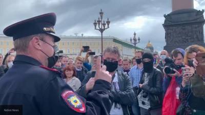 Участники флешмоба в Петербурге заявили об отсутствии мыслей - polit.info - Россия - Санкт-Петербург - Конституция - Петербург