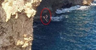 Видео: россиянин в Турции на спор прыгнул в море со скалы и погиб - ren.tv - Россия - Турция - Анталья