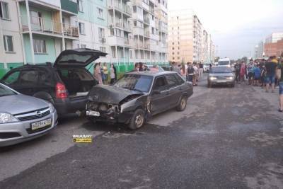 В Новосибирске разбившего припаркованные авто водителя едва не линчевали - novos.mk.ru - Новосибирск