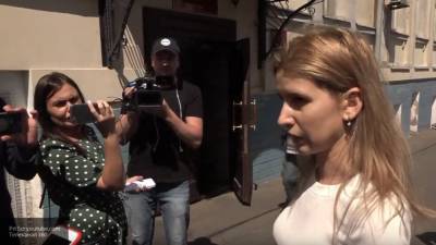 Сергей Фургал - Хабаровчанка расплакалась у здания Басманного суда в Москве, куда доставили Сергея Фургала - nation-news.ru - Россия - Хабаровский край - Хабаровск