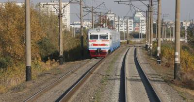 Две девушки ради развлечения разгромили вагон электрички в Днепропетровской области - tsn.ua - Днепропетровская обл.