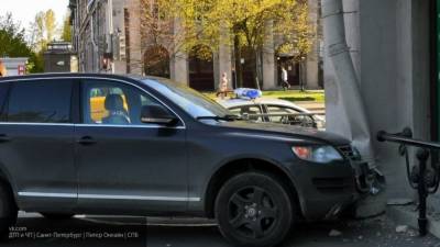 Приморский водитель "атаковал" детскую площадку и припаркованные рядом авто - newinform.com - Приморье край