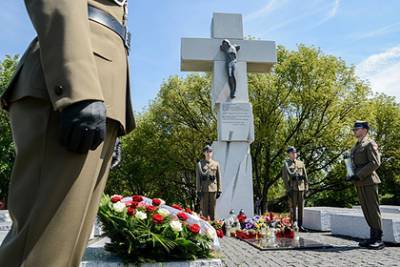 Яцек Сасин - Анджей Дуды - Польша создаст музей памяти жертв Волынской резни - lenta.ru - Польша
