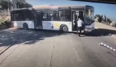 Неуправляемый автобус едва не сорвался с обрыва - mirnov.ru - Израиль