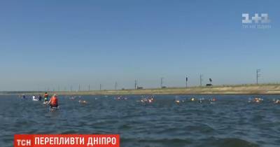 Три сотни пловцов-любителей из 20 регионов Украины переплывали Днепр: как преодолевали дистанцию в 10 км - tsn.ua - Украина - Черкассы - Днепр