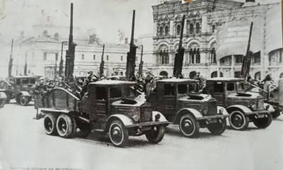 Первый Московский образовательный комплекс покажет уникальный снимок с парада 1941 года - vm.ru