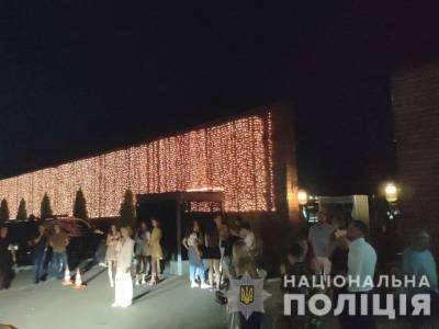 Более 500 посетителей были без масок. Полицейские закрыли ночной клуб в Козине - gordonua.com - Киевская обл.