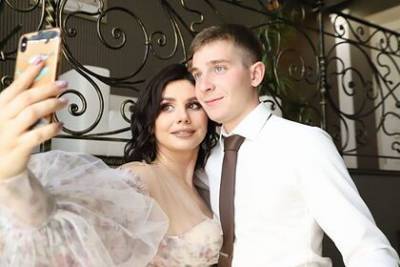 Популярная российская блогерша вышла замуж за 20-летнего пасынка - lenta.ru