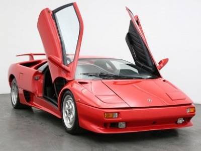 Джеймс Бонд - Джуди Денч - Lamborghini Diablo из фильма «Умри, но не сейчас» о Джеймсе Бонде уйдет с молотка - news.am - Армения