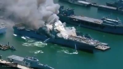 Видео с тушением горящего десантного корабля в США появилось в Сети - nation-news.ru - США - Сан-Диего