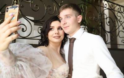 Популярная российская блогерша вышла замуж за своего 20-летнего пасынка - korrespondent.net - Россия