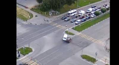 "Жуть, конечно": в Ярославле скорая с младенцем попала в ДТП. Видео - progorod76.ru - Ярославль