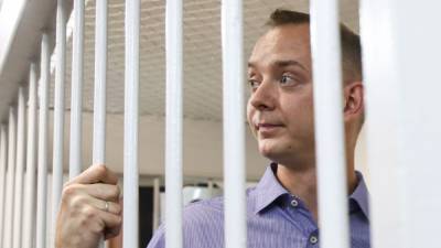 Евгений Смирнов - Иван Сафронов - У СИЗО "Лефортово" вывесили баннер в поддержку Ивана Сафронова - svoboda.org - Россия