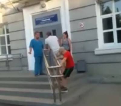 В Краснотурьинске сотрудник больницы обматерил пациента, пришедшего со сломанной пяткой - znak.com - Краснотурьинск