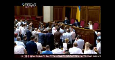 Владимир Зеленский - Руслан Стефанчук - Зеленский отложил рассмотрение двух законопроектов в Верховной Раде - tsn.ua - Украина