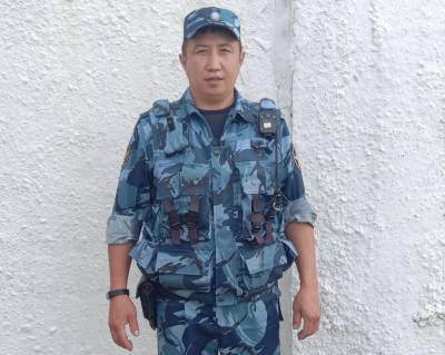 Сотрудник колонии поймал упавшую из окна девочку в Улан-Удэ - infpol.ru - Улан-Удэ