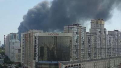 Пожар на складе в Самаре охватил уже десять тысяч квадратных метров - 5-tv.ru - Россия - Самара