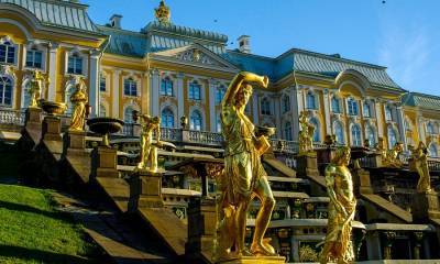Неизвестные сломали пальцы у статуи Венеры в Петергофе - vm.ru - Россия - Санкт-Петербург