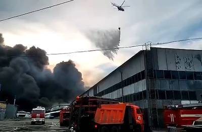 Горящий склад в Самаре тушат пожарный поезд и вертолеты - tvc.ru - Россия - Самара