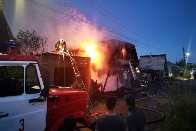 Пожар в 1-м Кавказском переулке сделал новосибирскую семью бездомной - novos.mk.ru