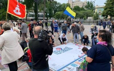 Под Радой митингуют сторонники и противники децентрализации - korrespondent.net - Киев - Ирпеня - Протесты