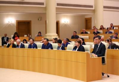 Депутаты обсуждают возможность продления в Грузии ограничений из-за коронавируса - newsgeorgia.ge - Грузия