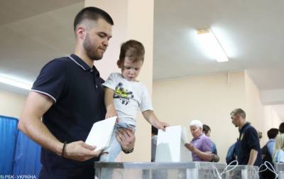 "Европейская солидарность" на выборах в Киевсовет опережает "Слугу народа", - опрос - rbc.ua - Киев