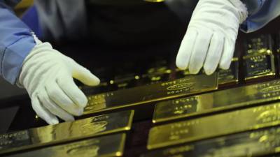 Денис Ракша - Дмитрий Адамидов - Экономист прокомментировал данные по экспорту российского золота - russian.rt.com - Россия