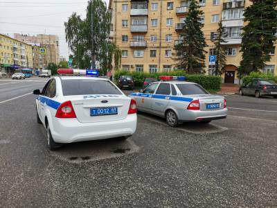 В Твери автоинспекторы наказали водителей, перевозивших маленьких пассажиров без детских кресел и дарили подарки соблюдающим ПДД - afanasy.biz - Россия - Тверь