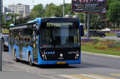 Десять автобусных маршрутов организовали в Москве на время ремонта поликлиник - vm.ru - Москва