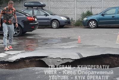 Как курорт: в Киеве элитный ЖК превратился в "Венецию", кадры разрушений - kiev.politeka.net - Киев