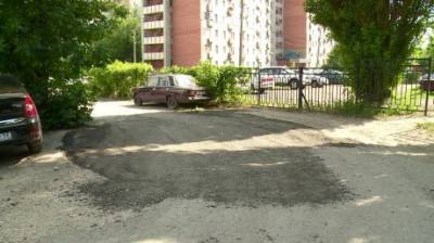 На проспекте Строителей отчаявшиеся жители сами залатали ямы на дороге - penzainform.ru
