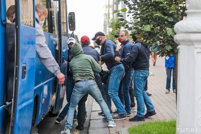 Виктор Бабарико - Валерий Цепкало - Около 20 человек задержали в Минске в районе цирка - naviny.by - Белоруссия - Минск - Гомель