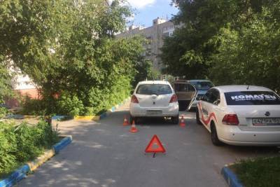В центре Новосибирска инормарка сбила 11-летнего ребёнка во дворе - novos.mk.ru - Россия - Новосибирск