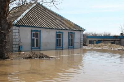 В Днепре после дождя сильно размыло дороги и затопило подвалы домов - newsone.ua - Украина