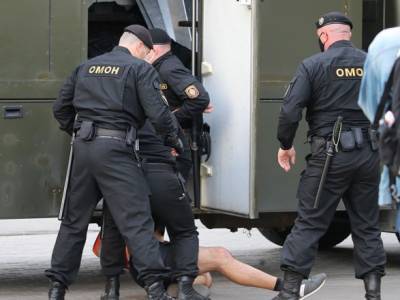 Виктор Бабарико - Валерий Цепкало - Выборы в Беларуси: у здания ЦИК в Минске задержали людей, пришедших с жалобами - unn.com.ua - Киев - Белоруссия - Минск