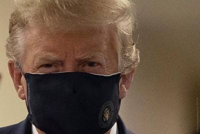 Дональд Трамп - Фото дня: Трамп впервые надел маску на публике - enovosty.com - США - Вашингтон