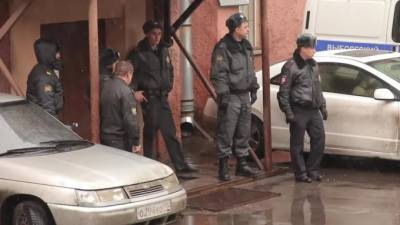 Двое вымогателей вывезли петербуржца в лес и избили, требуя денег - piter.tv - Россия - Ленинградская обл. - Санкт-Петербург