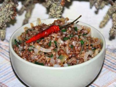 Простой и вкусный рецепт: пикантная гречневая каша «Луковая» - golos.ua - Украина